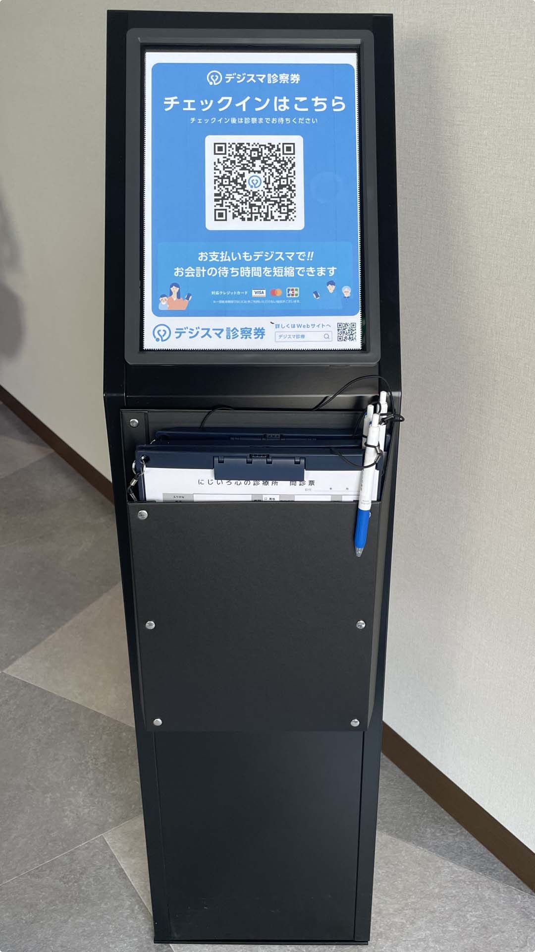 正面玄関を入ってすぐのところに設置している受付台